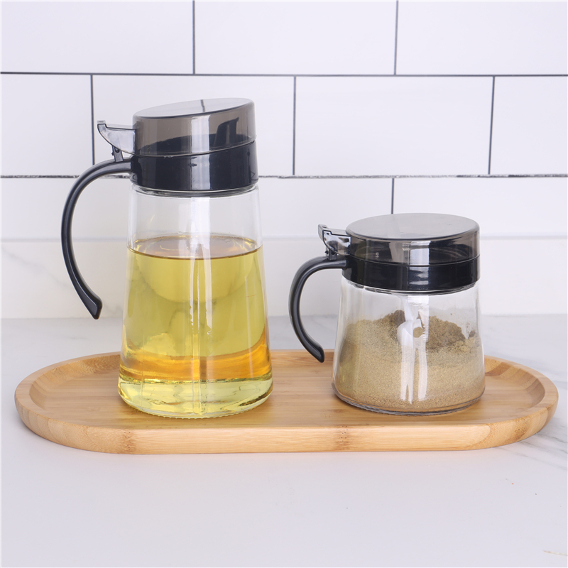 700 ML Hot Selling Round Glass Spice Bottle For Kitchen Olive Oil Vinegar Syrups With PP Lids