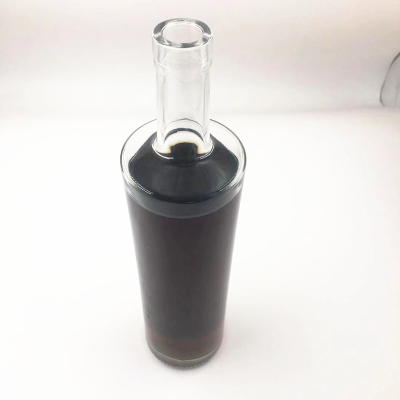 700ml Round shape hard glass liqour bottle for packing Vodka/Whiskey/Gin/Rum