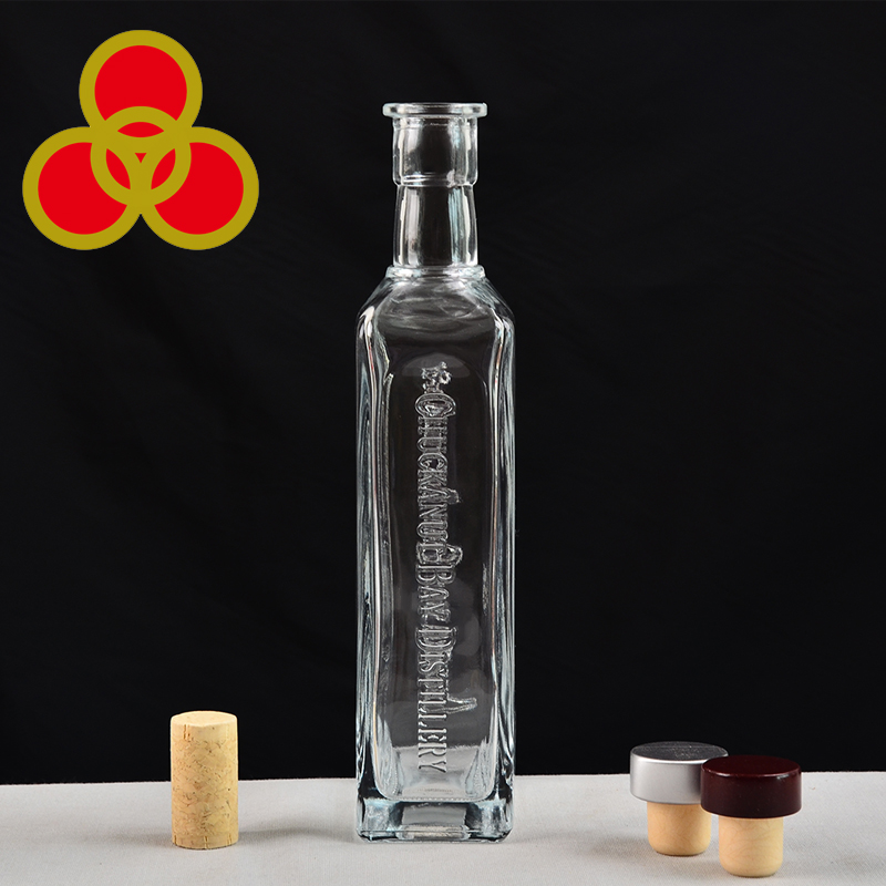 700ml alcohol spirit liquor bottle beverage square flat fancy flint vodka bottle