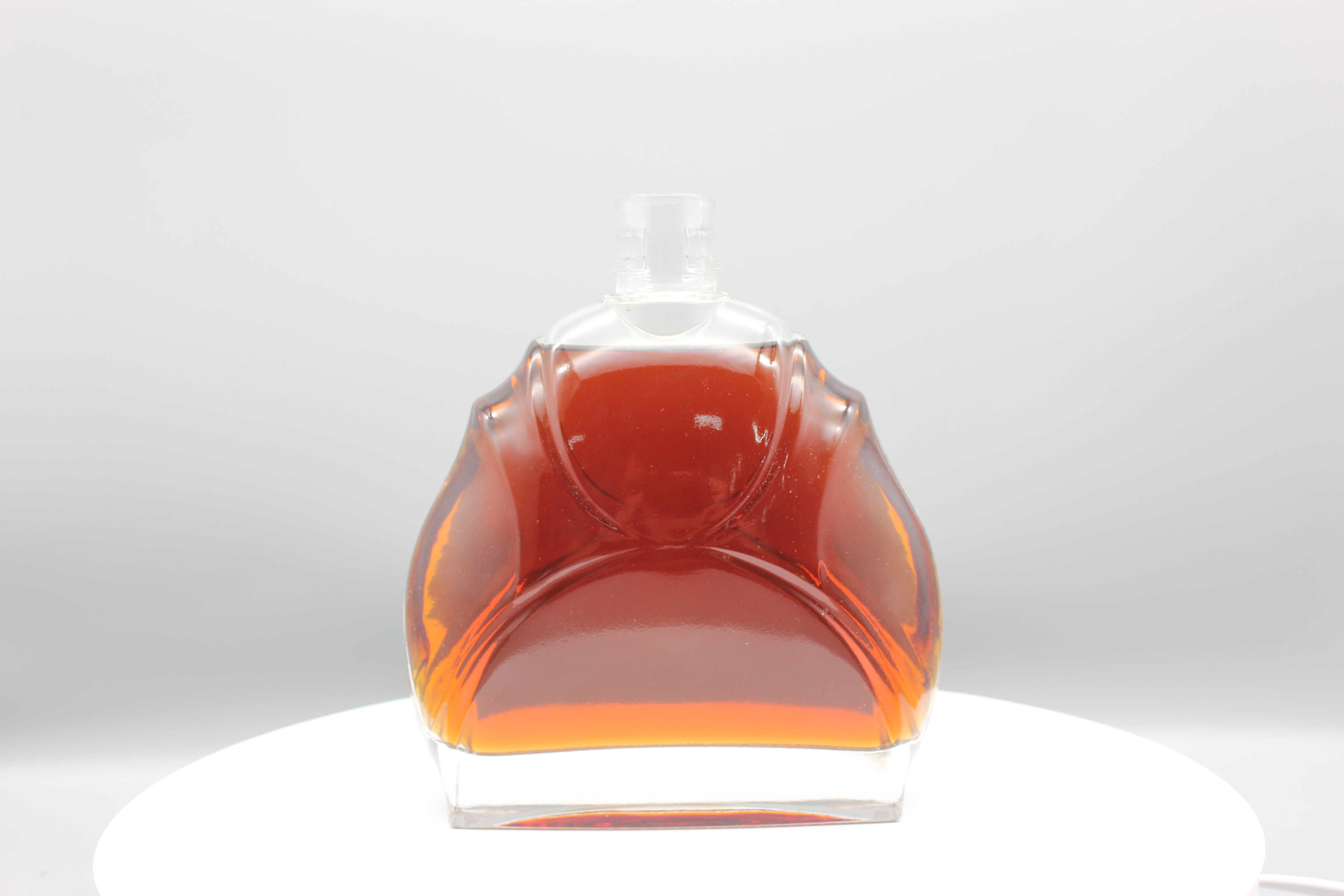 750 ml liquor glass bottle with cork stopper glass liquor/wine/vodka bottle glass spirit bottle flat flask liquor