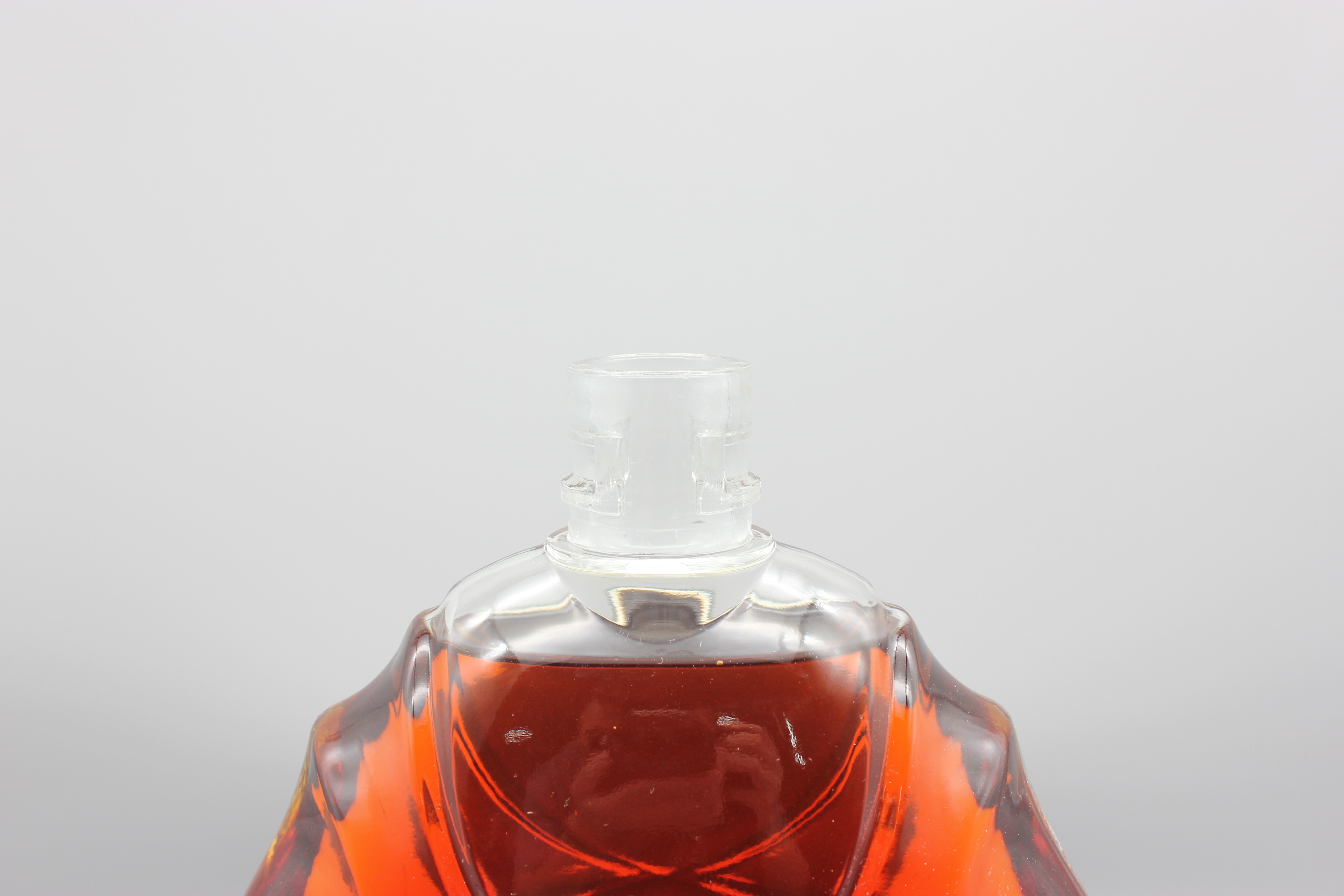 750 ml liquor glass bottle with cork stopper glass liquor/wine/vodka bottle glass spirit bottle flat flask liquor