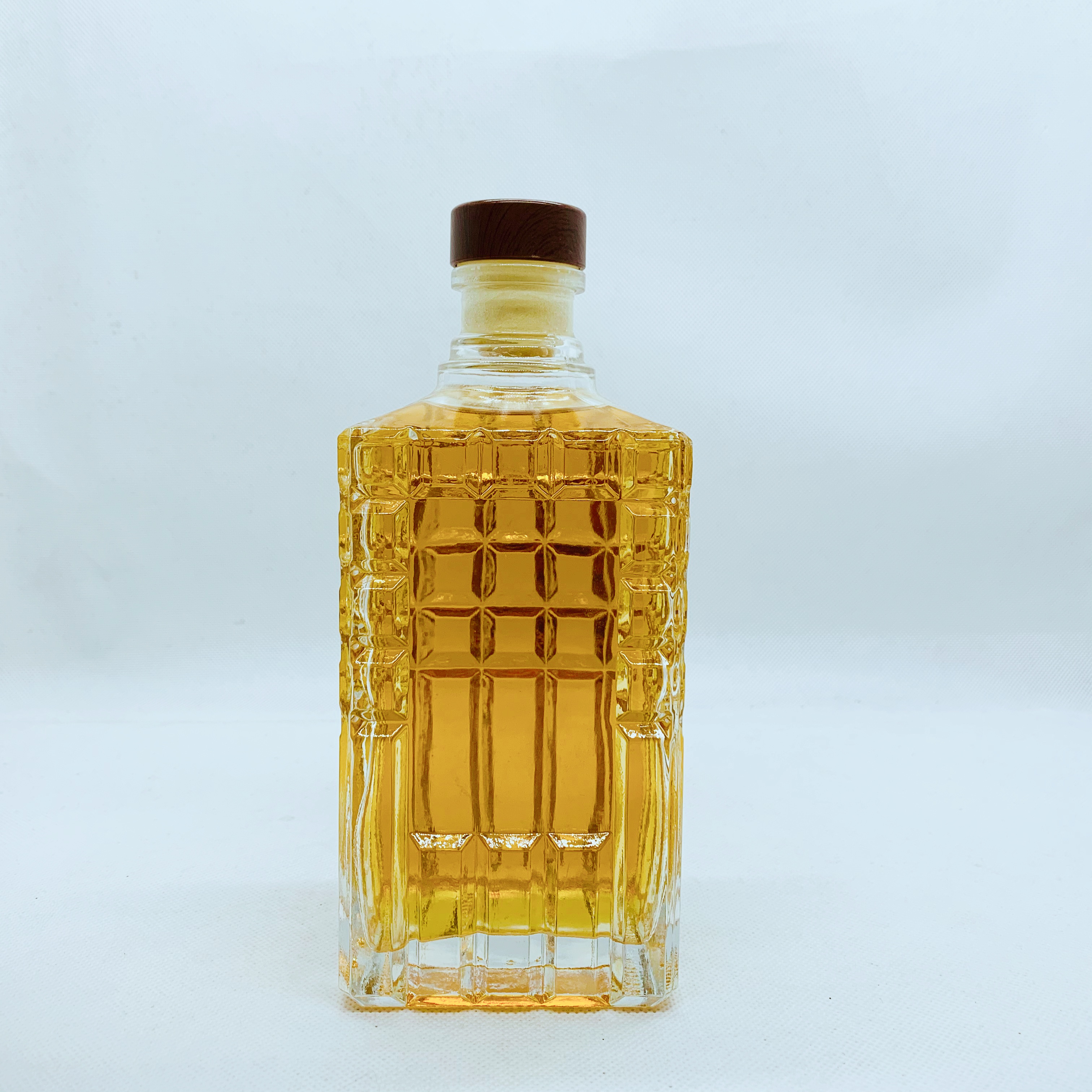 750ML transparent glass bottle whiskey glass bottle custom design glass bottle