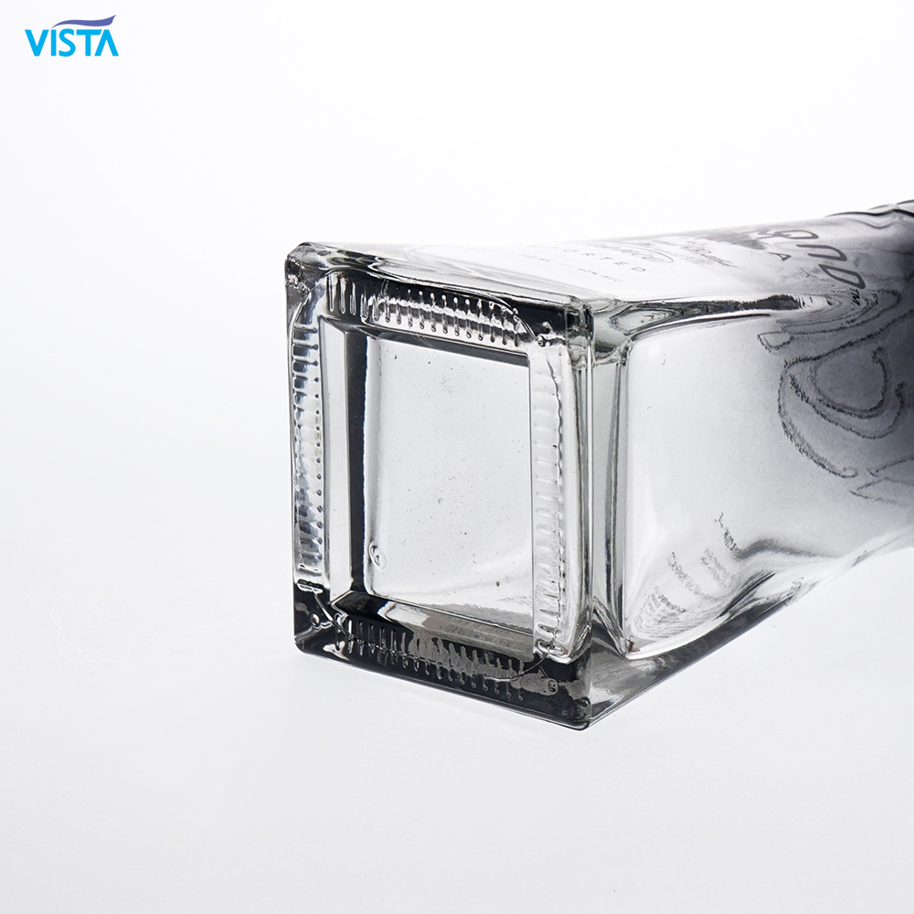 750ml B Vodka Bottle High Flint Glass Bottle With Gradual Spray and Decal With Cork Cap Glass Bottles