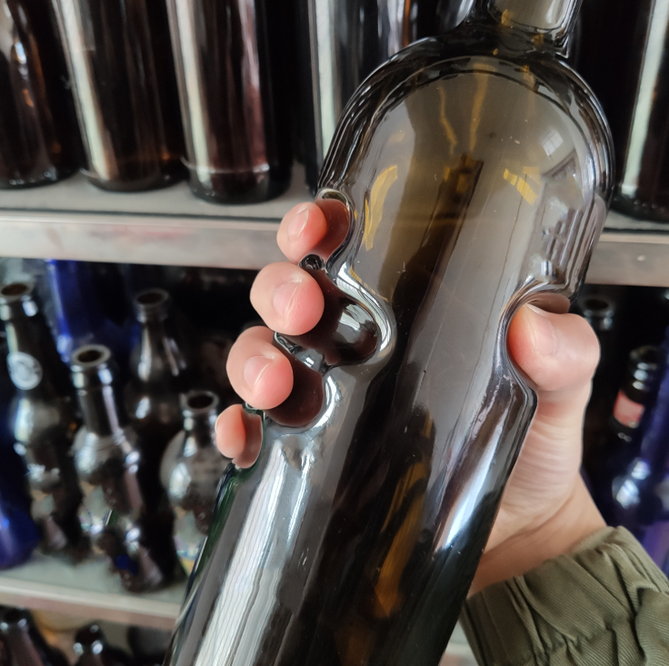 750ml Unique Shape Angel's Hand Glass Wine Bottles