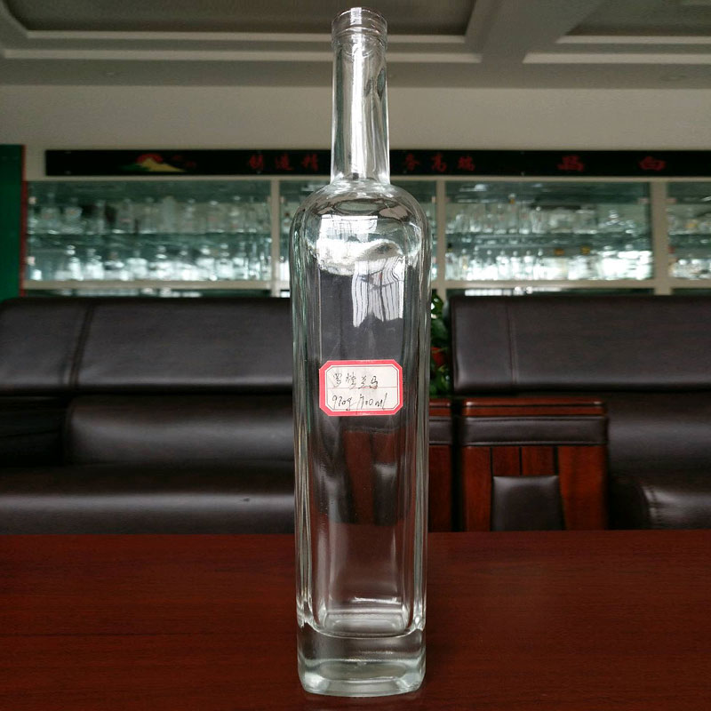 750ml fancy vodka alcohol spirits liquor whisky glass bottle with lid
