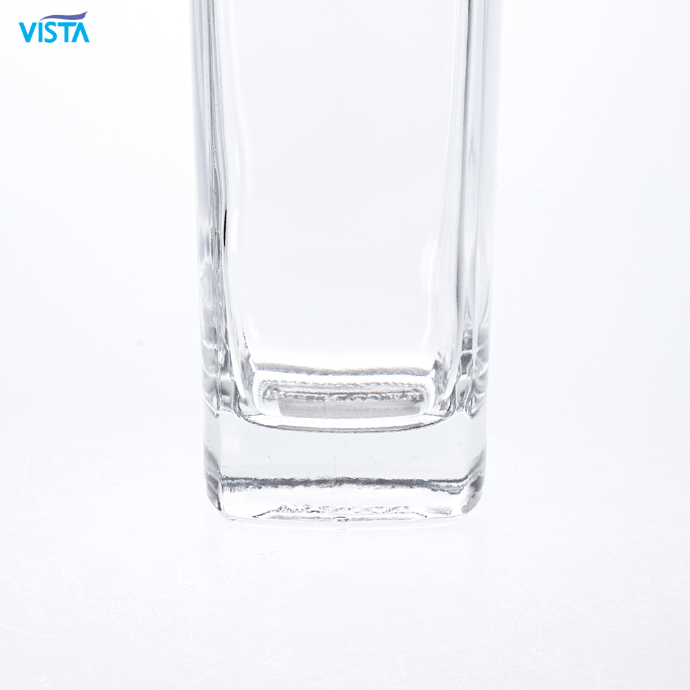 750ml square glass spirit bottle