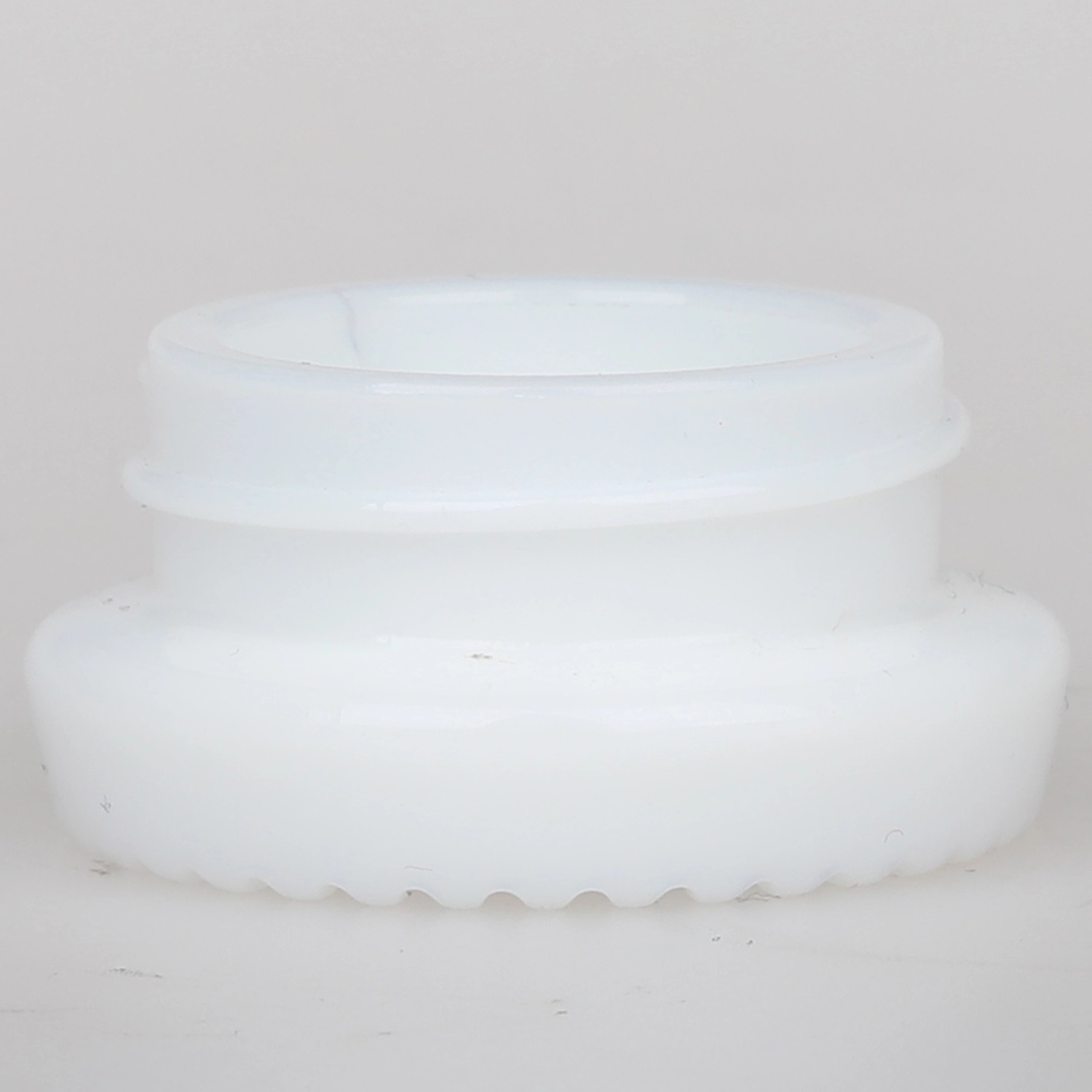 7ml factory OEM logo luxury white glass round medical cream jar squared CBD concentrate dab wax jar without CRC lid 5ml 9ml