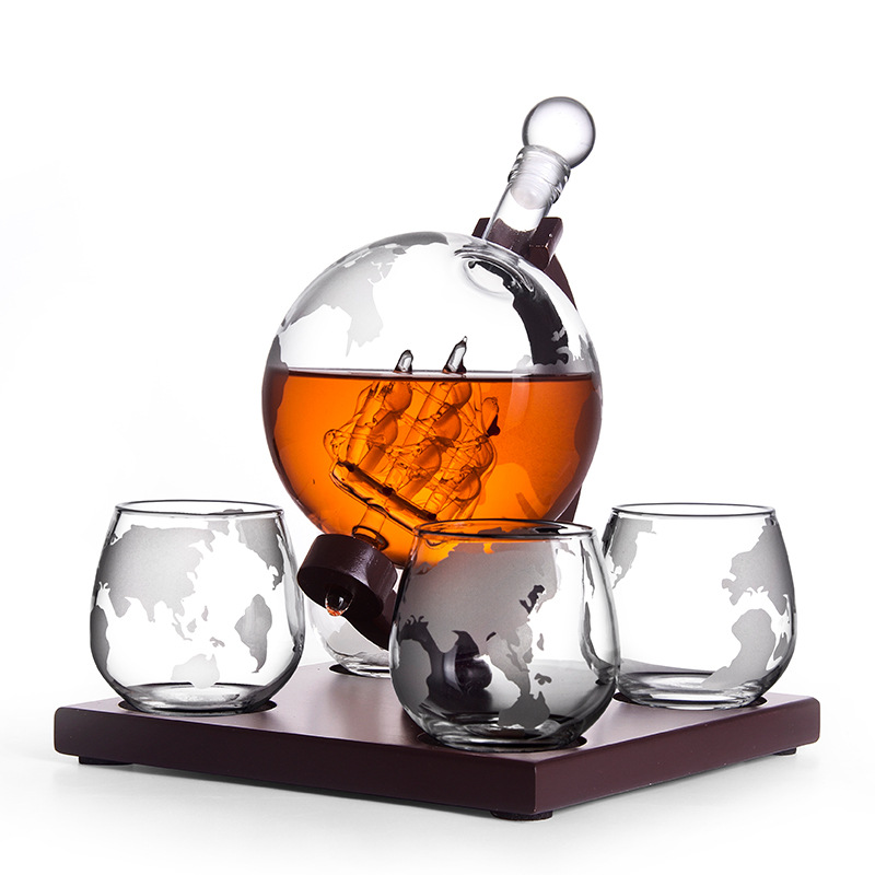 850ml globe wine decanter with wooden base with four glasses for whiskey vodka
