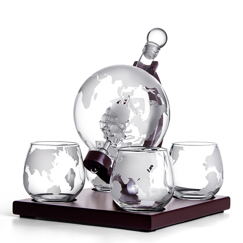 850ml globe wine decanter with wooden base with four glasses for whiskey vodka