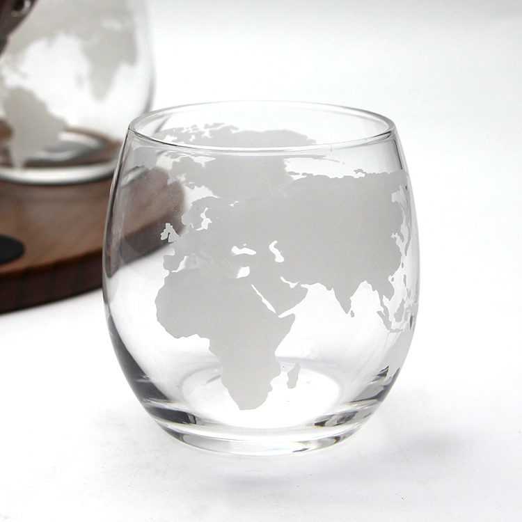 850ml globe wine decanter with wooden base with four glasses for whiskey vodka
