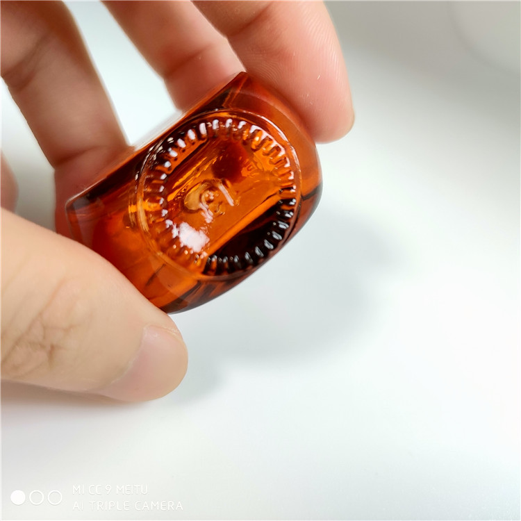 8ml 10ml hanging car perfume bottle Wholesale empty perfume bottle diffuser bottle amber color with wooden cap