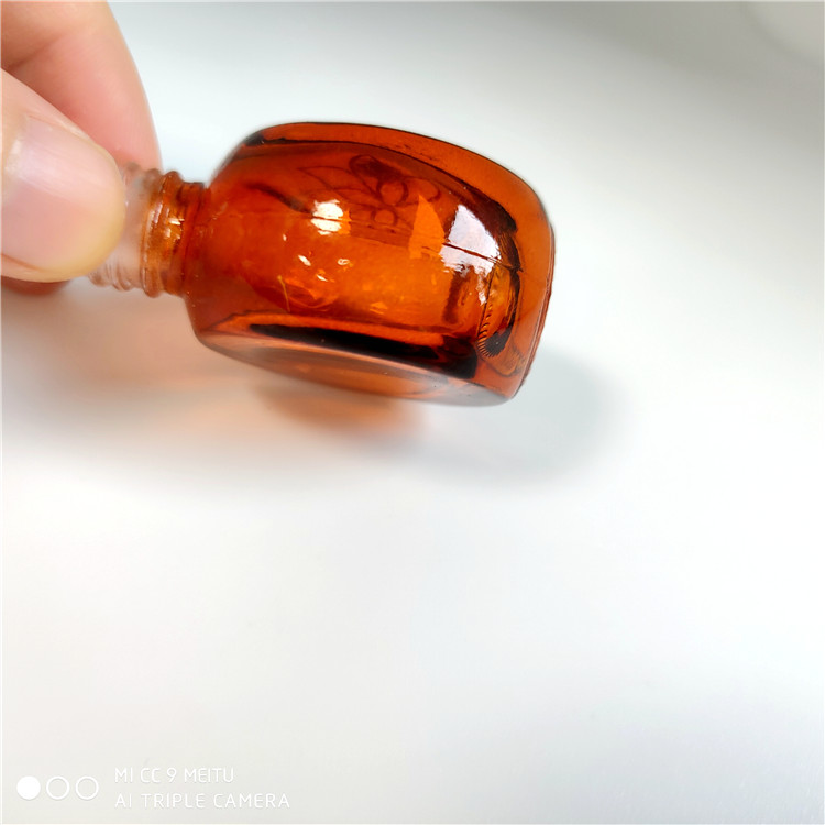 8ml 10ml hanging car perfume bottle Wholesale empty perfume bottle diffuser bottle amber color with wooden cap