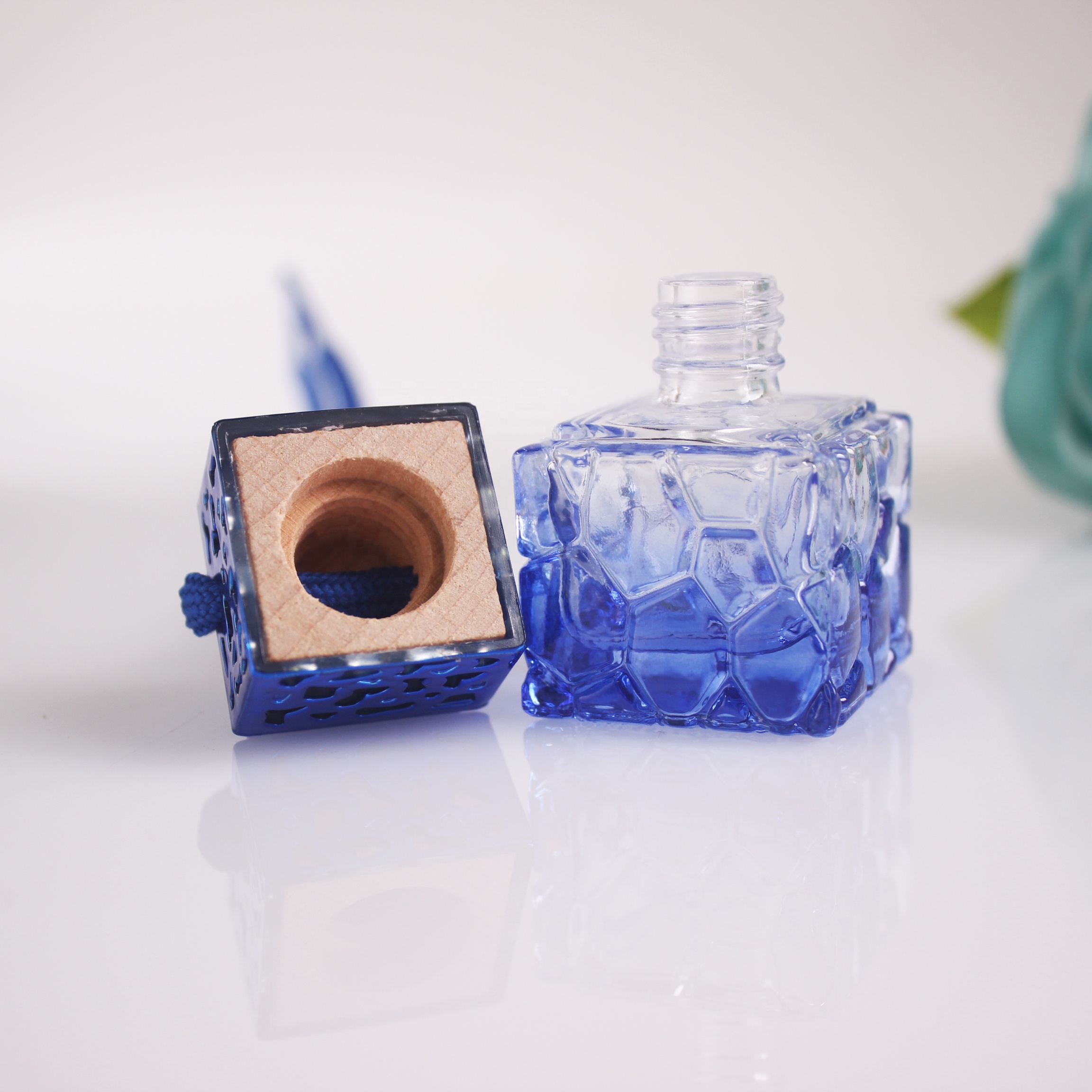 8ml Tinted honeycomb shape parfume bottle gold pink blue car perfume bottle hanging car air aroma diffuser