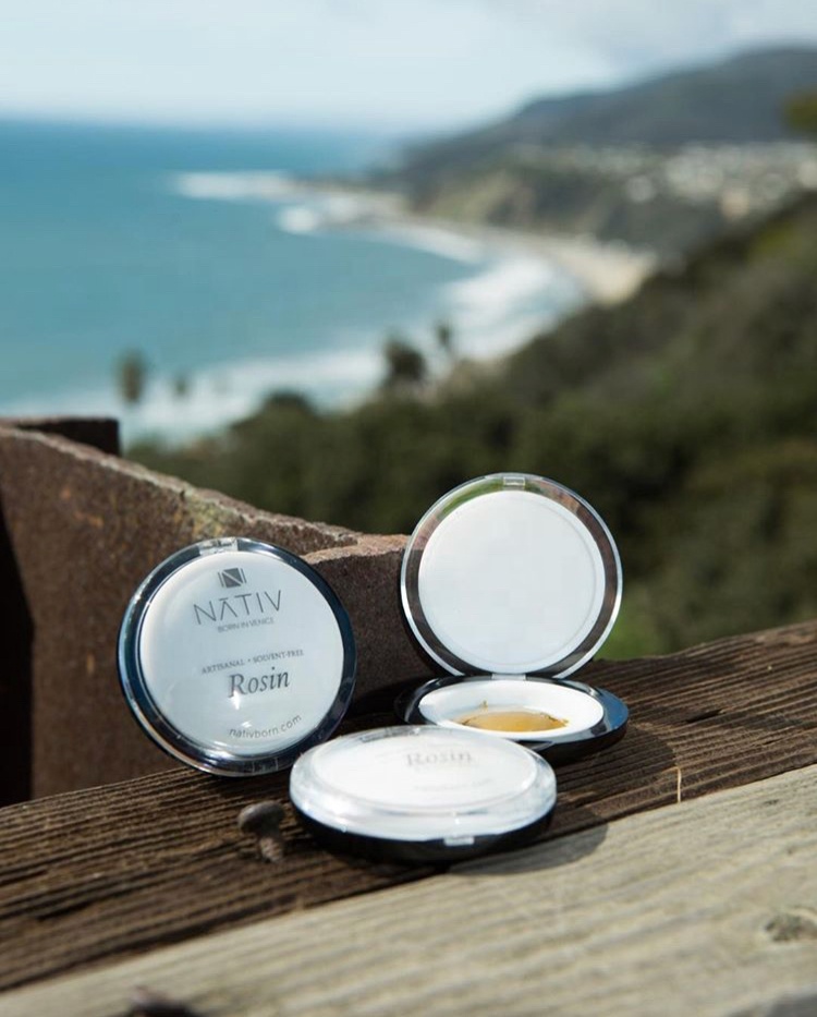 A MR PACK Customized clear plastic round shape 5ml Clam shell concentrate packaging Dab BHO Jar Container