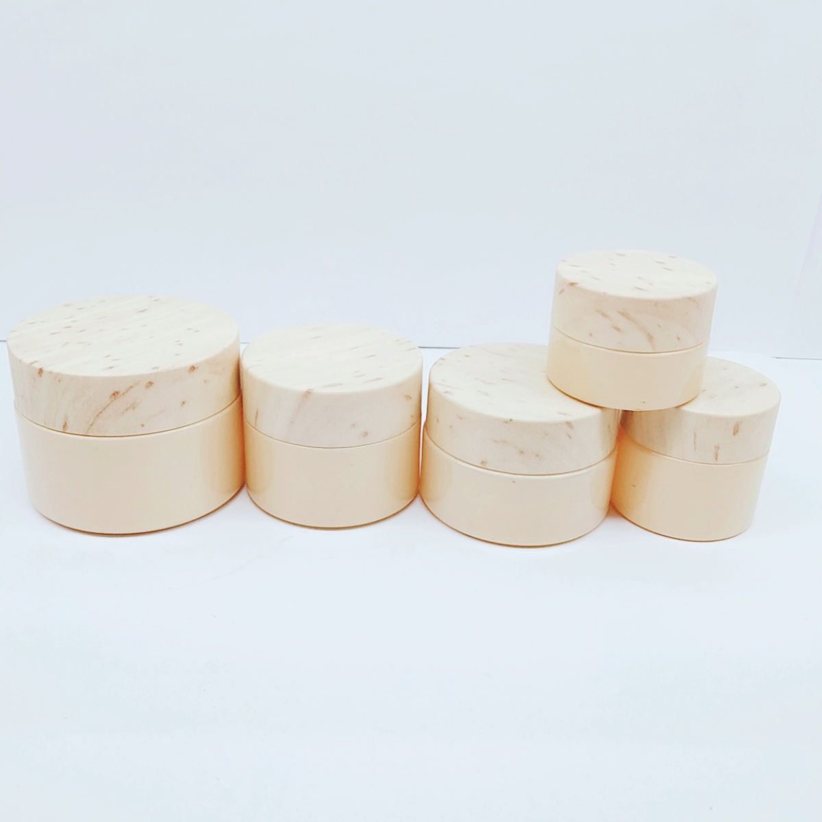 A complete set of environmental protection recyclable cream packaging jars