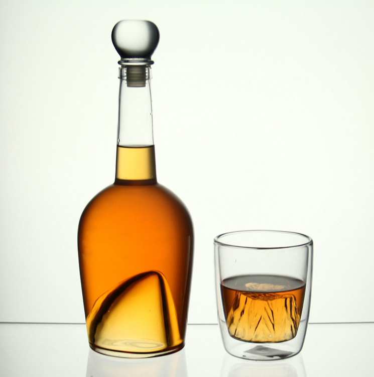 AIHPO07 Fancy Factory Eco Friendly Custom Hand Made Mouth Blown Design Transparent Art 850ml Glass Wine Liquor Bottle