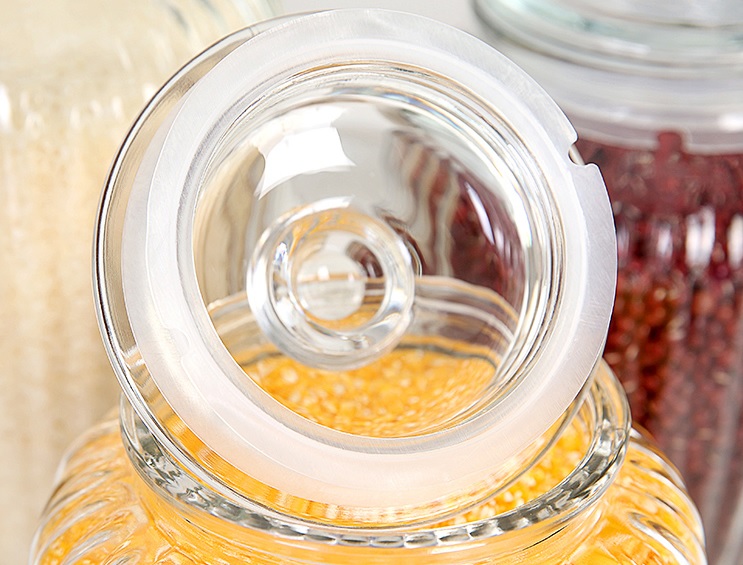 Airtight hot-selling 650ml round glass canister with glass lids with pattern