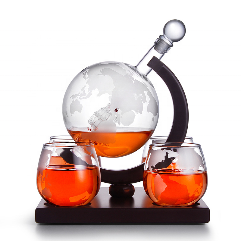 Amazon Hot Selling Globe Whiskey Decanter And Whiskey glasses with holder gift set