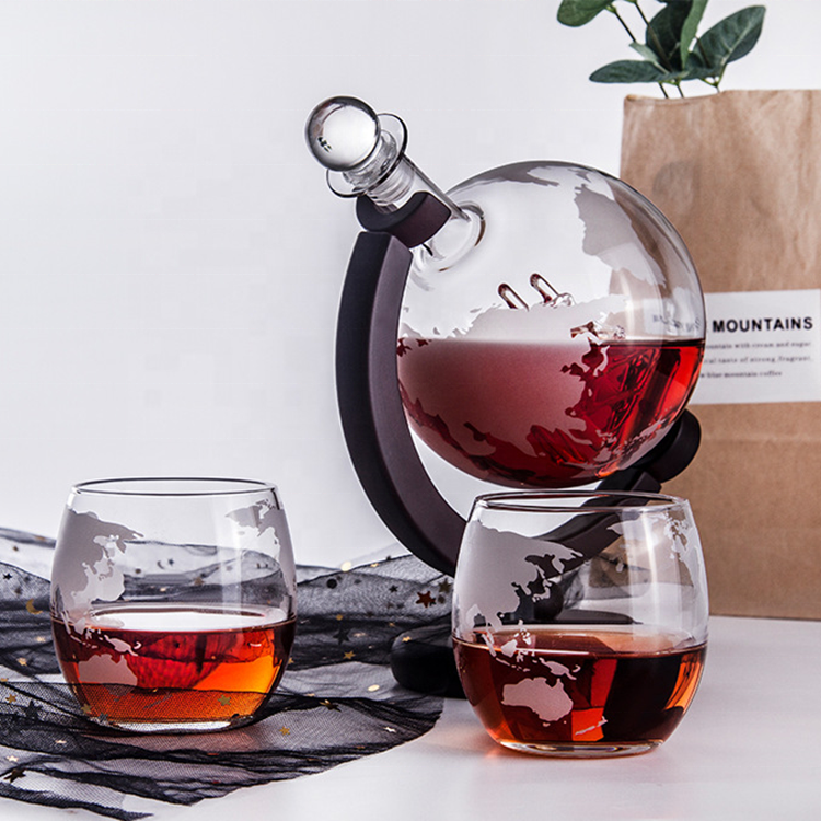 Amazon Hot Selling Globe Whiskey Decanter And Whiskey glasses with holder gift set