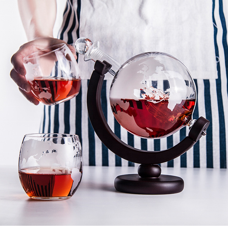 Amazon Hot Selling Globe Whiskey Decanter And Whiskey glasses with holder gift set