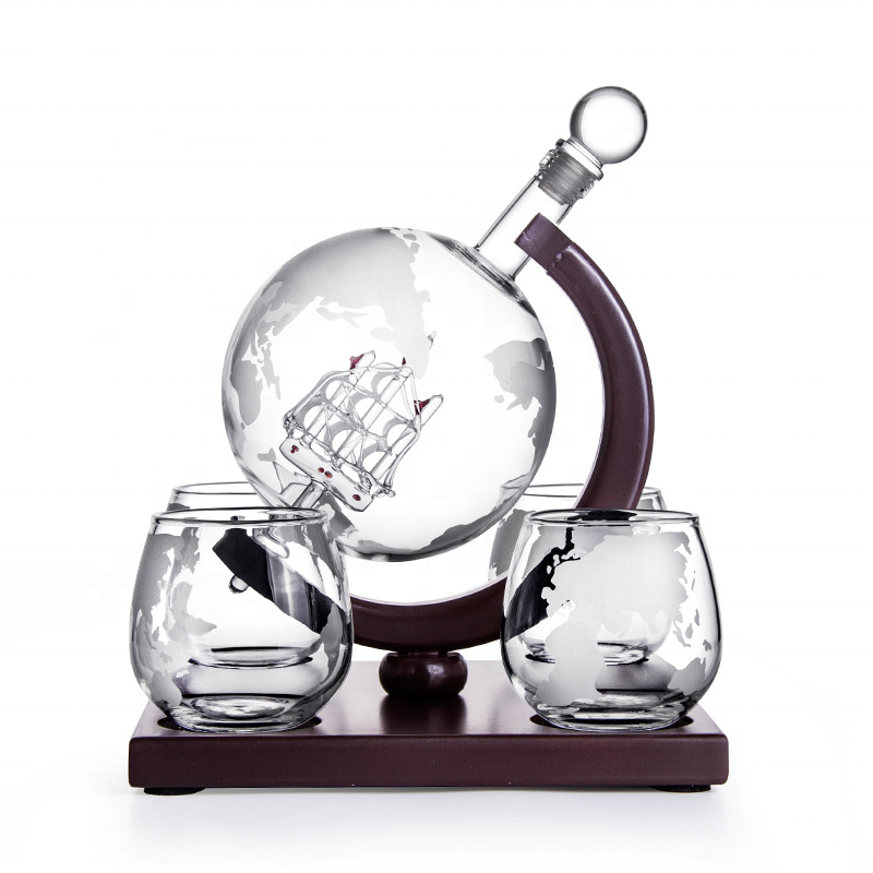 Amazon Hot Selling Wholesale 850ml Whiskey Globe Decanter With 2 Globe Glasses