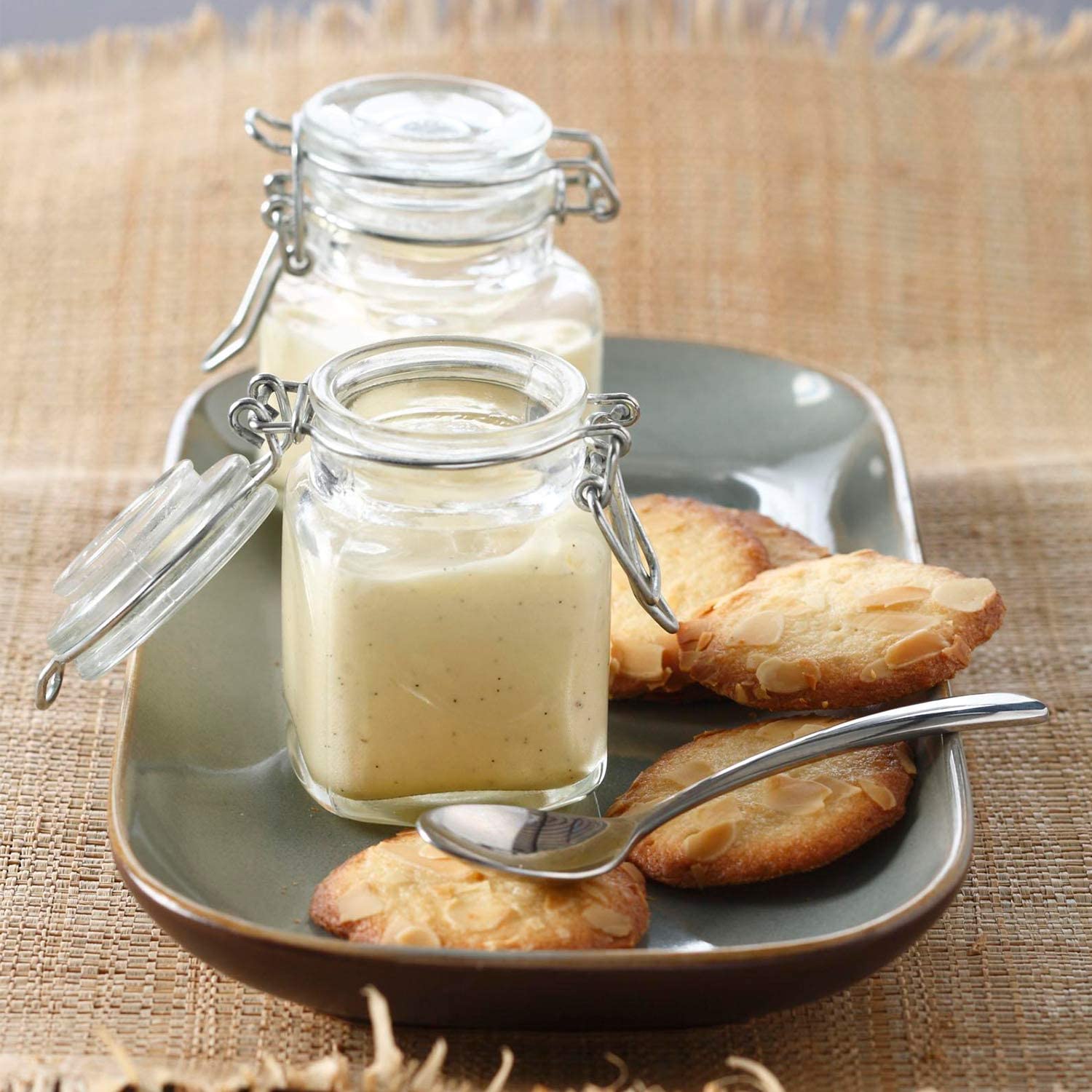 Amazon Square Glass Spice Jar Airtight Clear Storage glass Jars With Flip Top