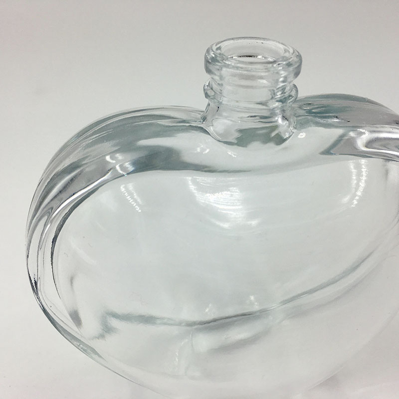 Avertan Xuzhou 85ml Empty Atomizer Bottle 50ml Refillable Clear Glass Spray Perfume Bottle Heart-shaped perfume bottle