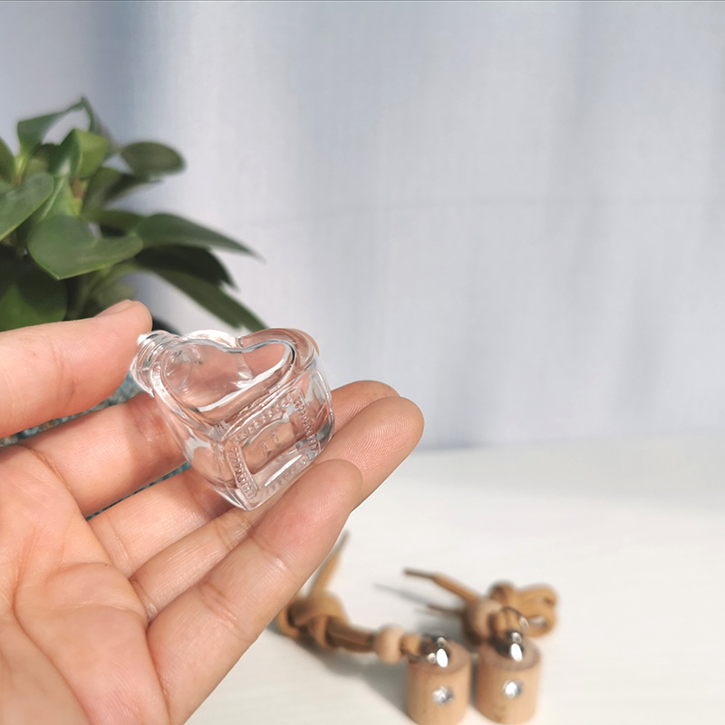 Avertan wooden cap diffuser empty bottle hanging heart shape 5ml car diffusers