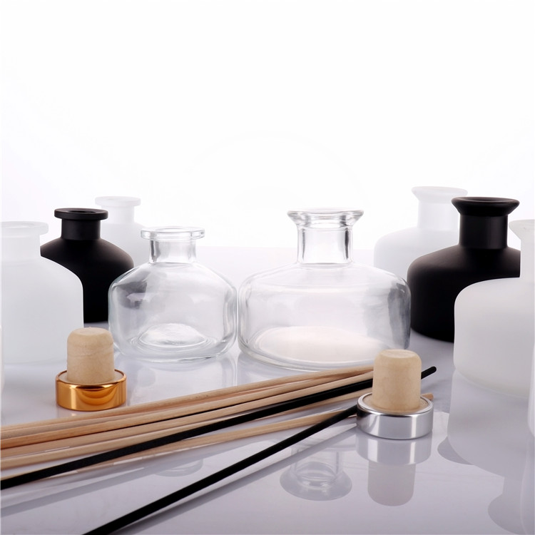 BOYE Wholesale Matt Black Home Decoration Fragrance Reed Glass Diffuser Bottles With Rattan