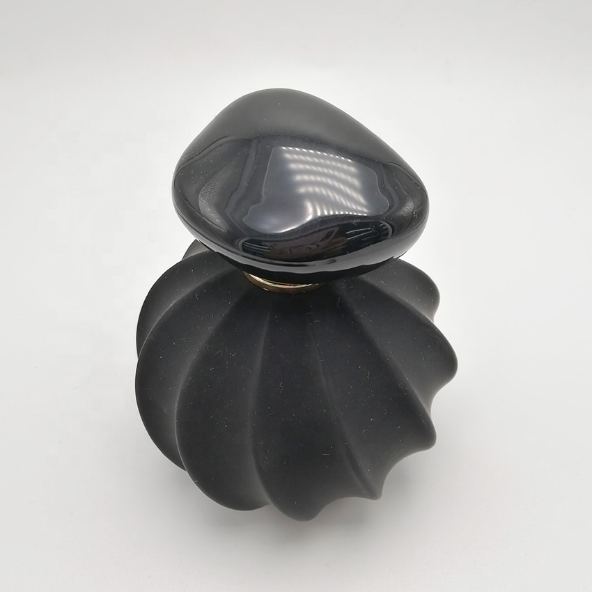 BY0210 Yiwu wholesale cosmetic packaging black soft touch round perfume bottle 50ml