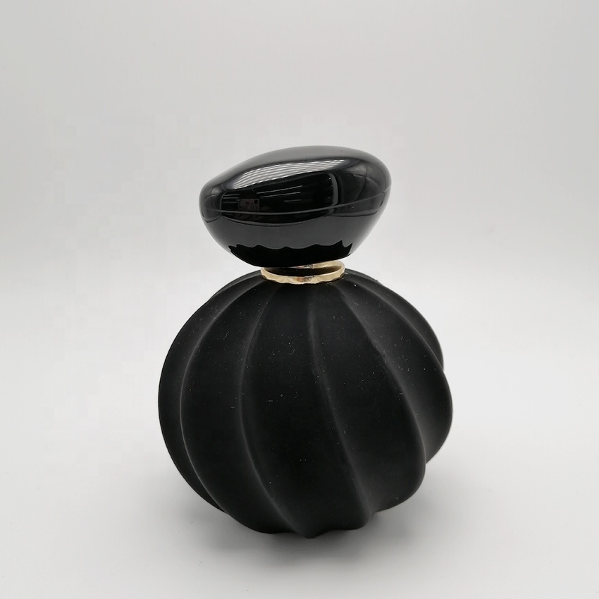 BY0210 Yiwu wholesale cosmetic packaging black soft touch round perfume bottle 50ml