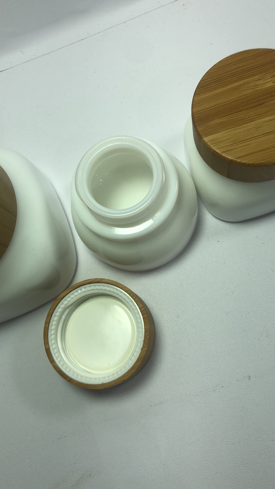 Bamboo 15g 30g 50g 100g white ceramic porcelain glass jars with Bamboo childproof lids for Cosmetic Packaging container