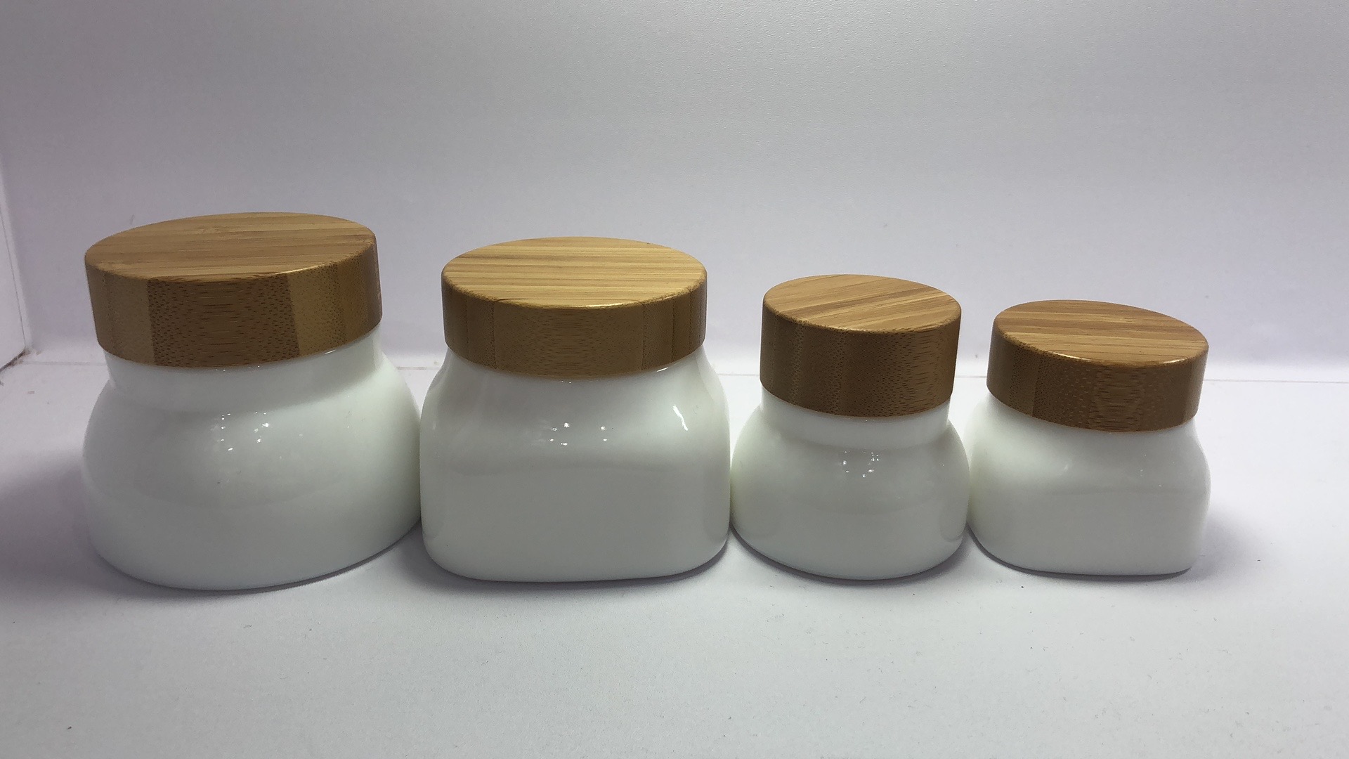 Bamboo 15g 30g 50g 100g white ceramic porcelain glass jars with Bamboo childproof lids for Cosmetic Packaging container