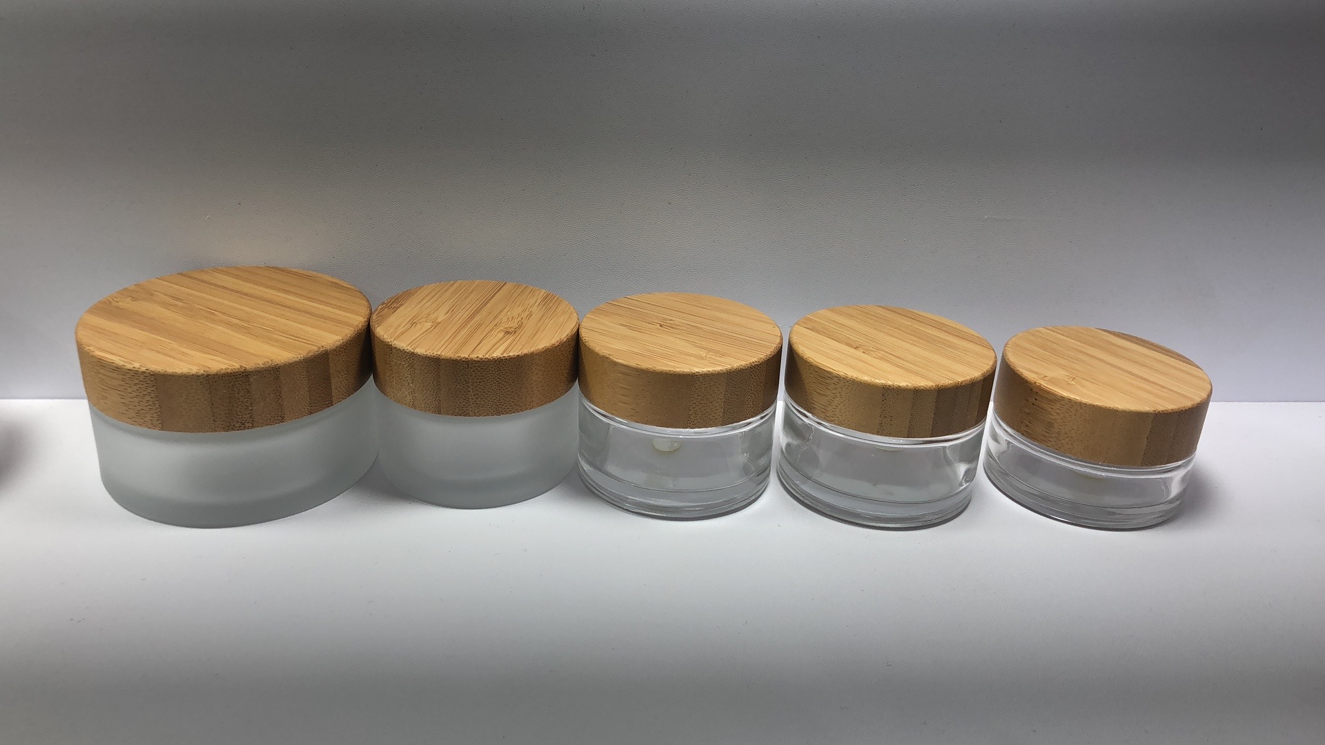 Bamboo 15g 30g 50g 100g white ceramic porcelain glass jars with Bamboo childproof lids for Cosmetic Packaging container