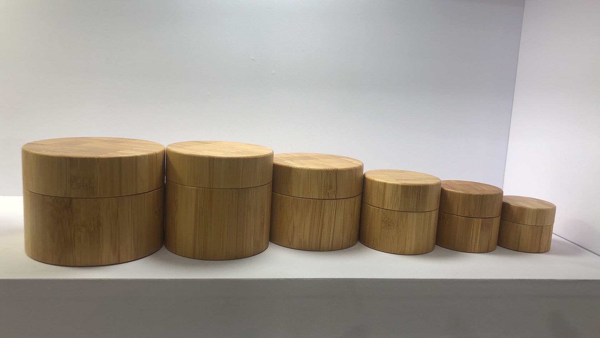 Bamboo 15g 30g 50g 100g white ceramic porcelain glass jars with Bamboo childproof lids for Cosmetic Packaging container