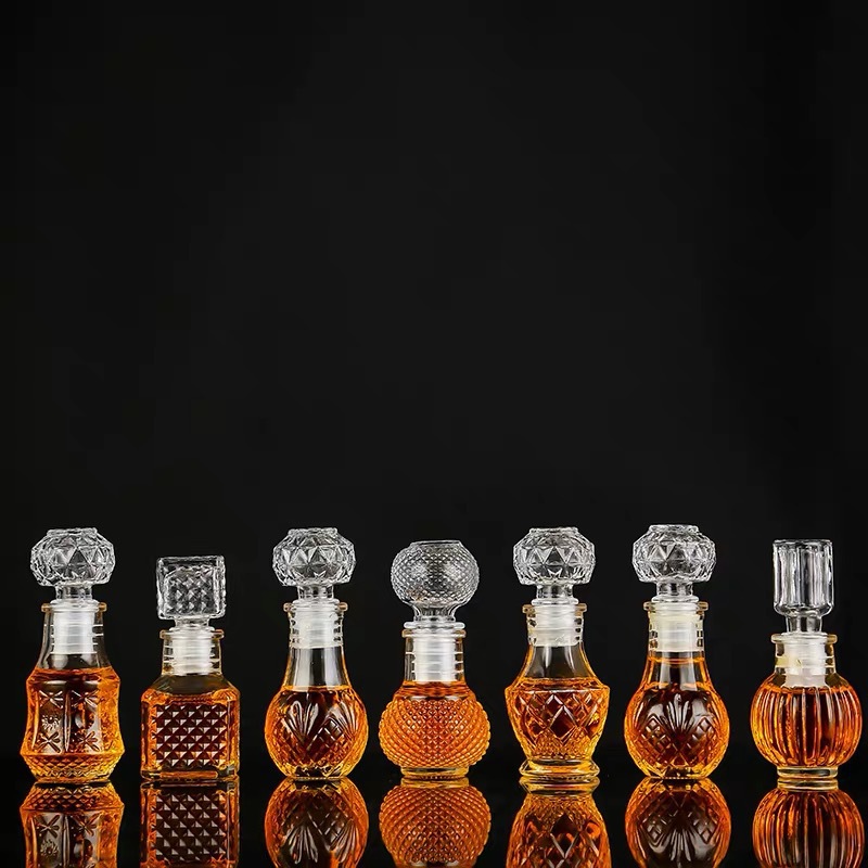 Beautiful wine decanter 50ml creative little bottle Transparent glass bottle miniature foreign wine bottle