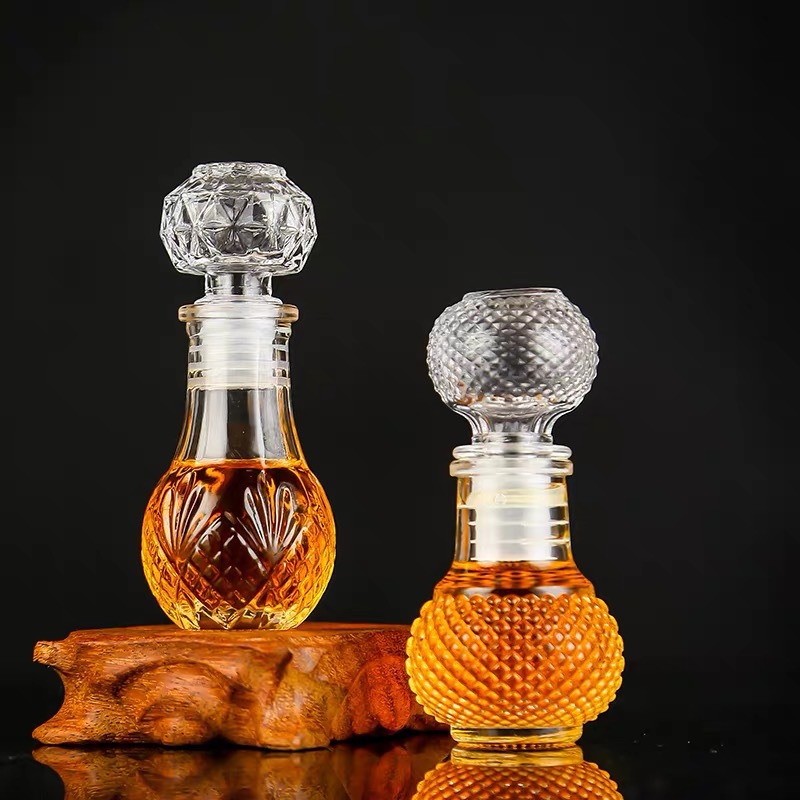 Beautiful wine decanter 50ml creative little bottle Transparent glass bottle miniature foreign wine bottle