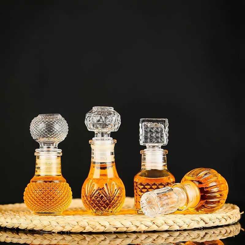 Beautiful wine decanter 50ml creative little bottle Transparent glass bottle miniature foreign wine bottle