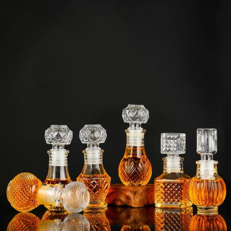 Beautiful wine decanter 50ml creative little bottle Transparent glass bottle miniature foreign wine bottle
