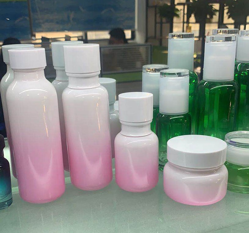 Best Seller Glossy White Pink Pump Bottles Cream Jars Skincare Cosmetic Serum Glass Packaging Kit Private Label