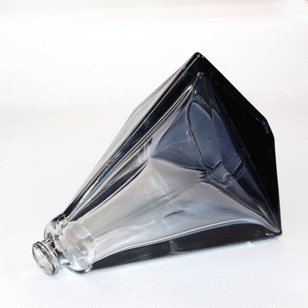 Black triangle 100ml perfume spray bottle