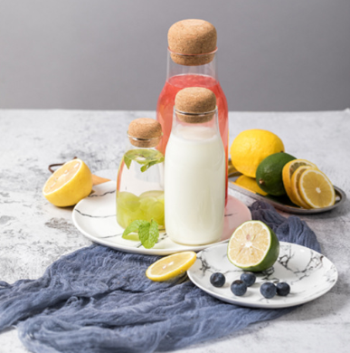 Breakfast can be microwave-heated lead-free glass milk bottle