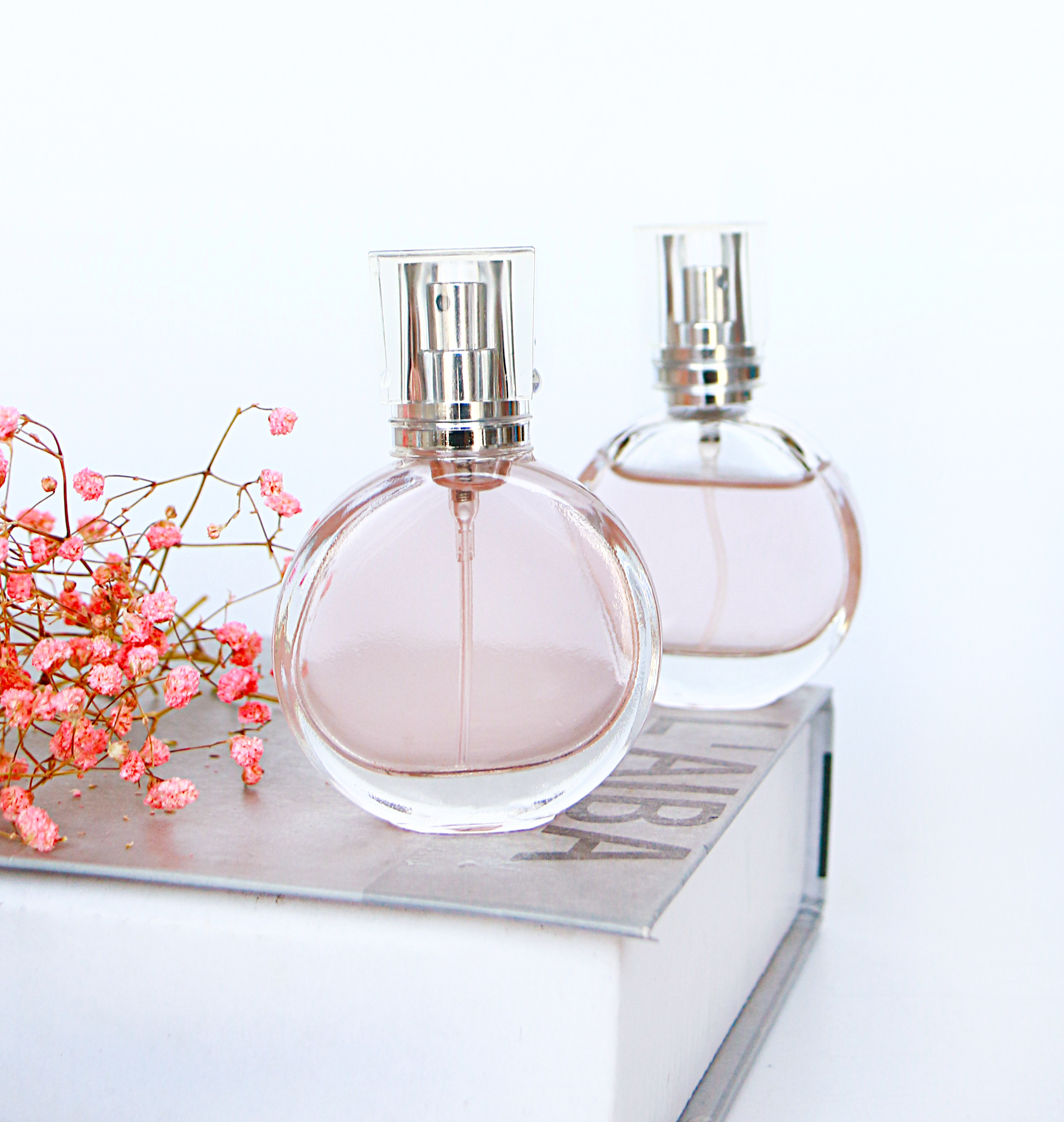 Bulk Wholesale 30ml 50ml Empty Classic Glass Round Shape Flat Refillable Sprayer Perfume Bottle