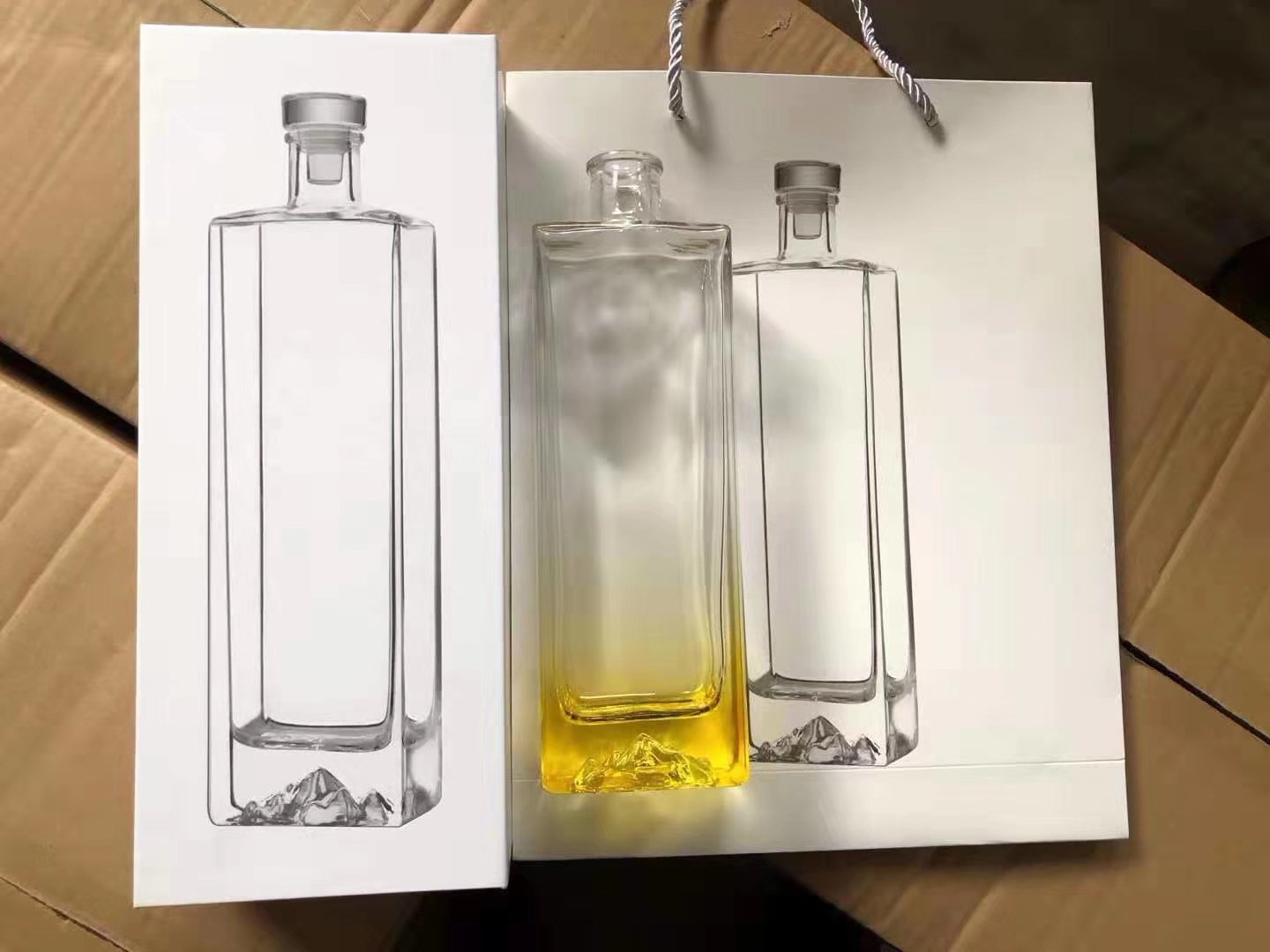 Bulk super flint limpid unique square shaped empty custom made 250ml 500ml gin liquor vodka glass wine bottle