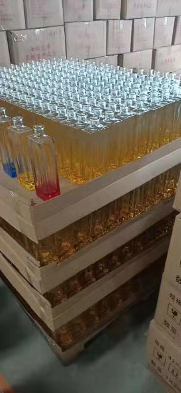 Bulk super flint limpid unique square shaped empty custom made 250ml 500ml gin liquor vodka glass wine bottle