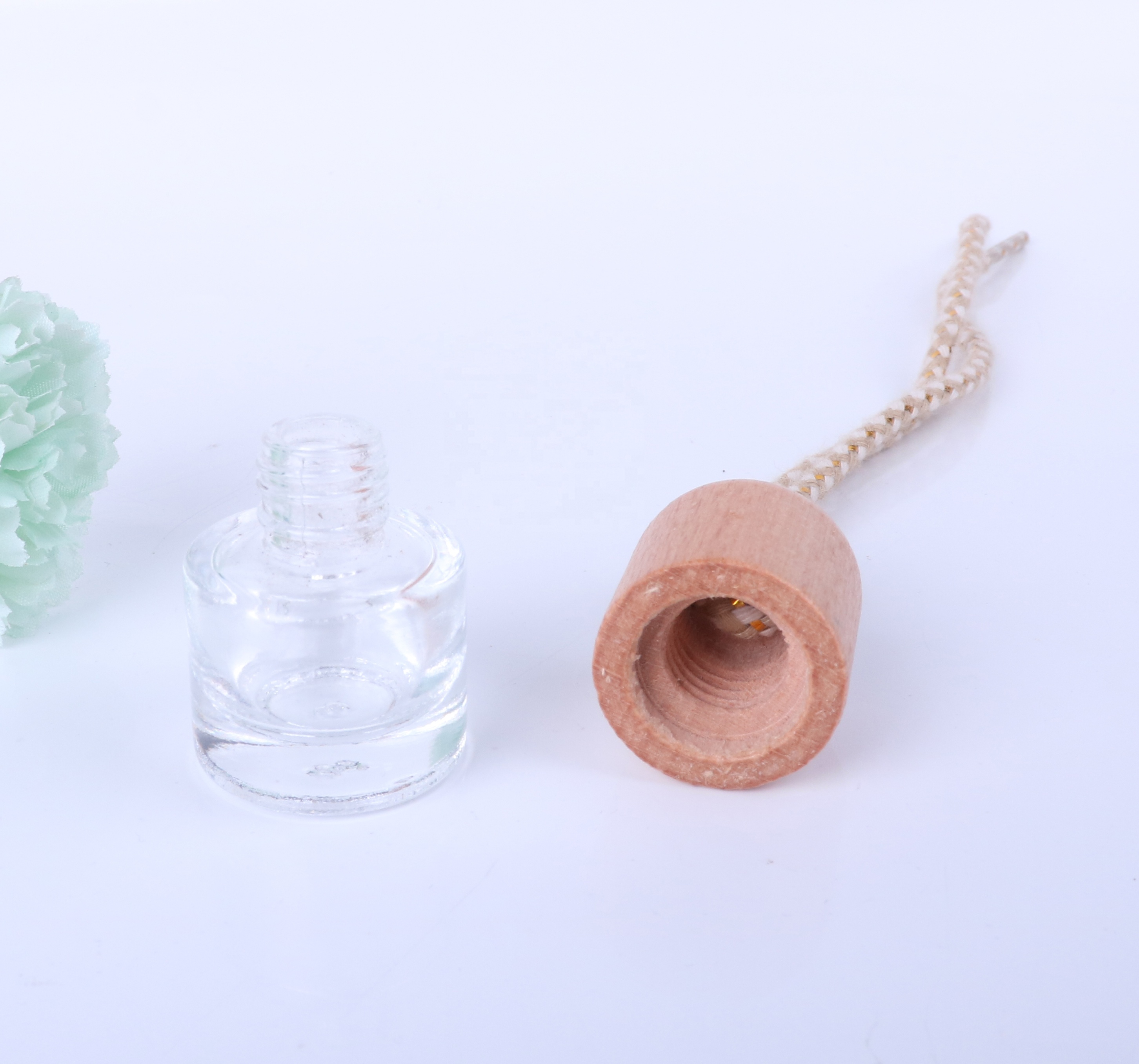 Car air freshener Auto Outlet Solid Fragrance Clip Car Air Vent Perfume Diffuse Car Bottle Pendant