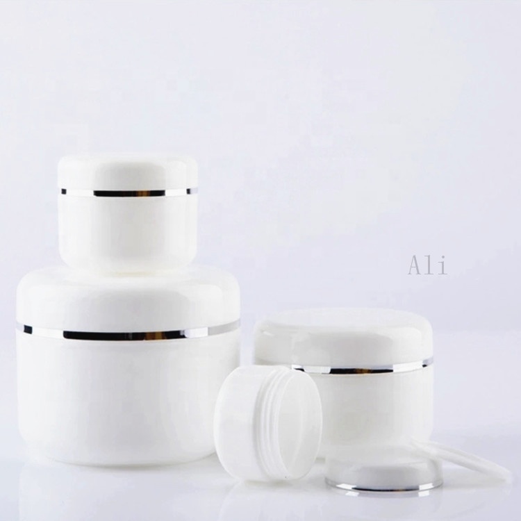 Cheap and fine small bottles packaging cosmetics lotion containers