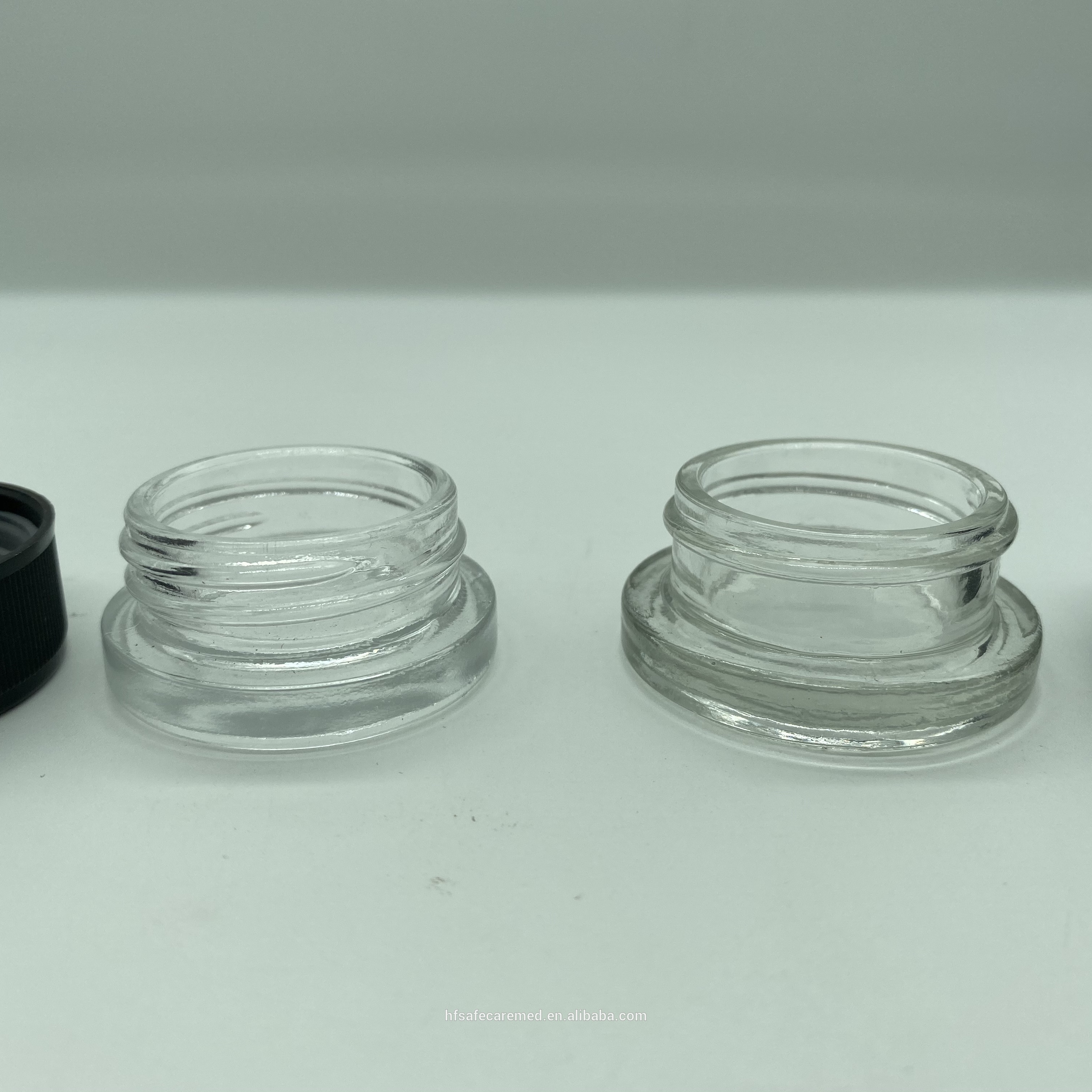 Child Proof 5ml Square Jar Glass Containers Cube Jars (Black Lid)