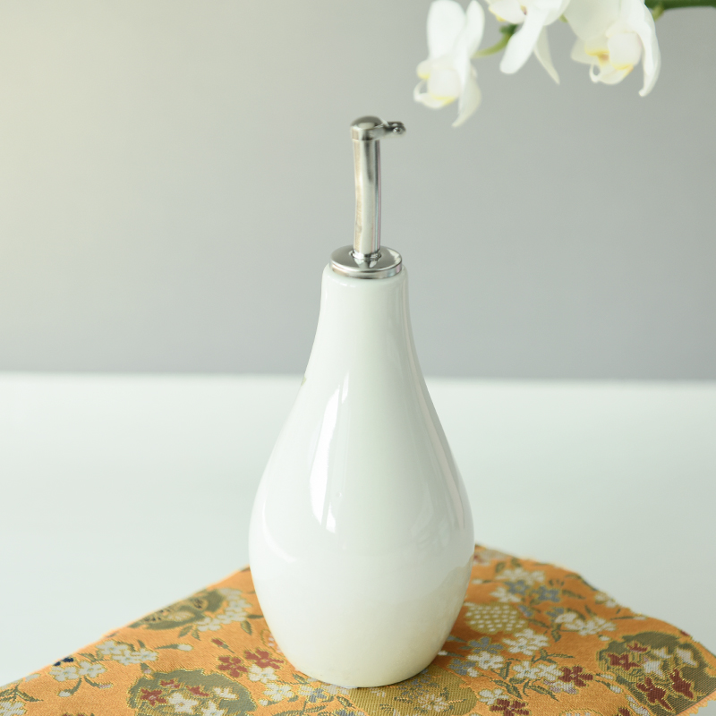 China Dinner Set Garden Charger Olive Oil Bottle Dispenser Porcelain Vinegar Cruet With Steel