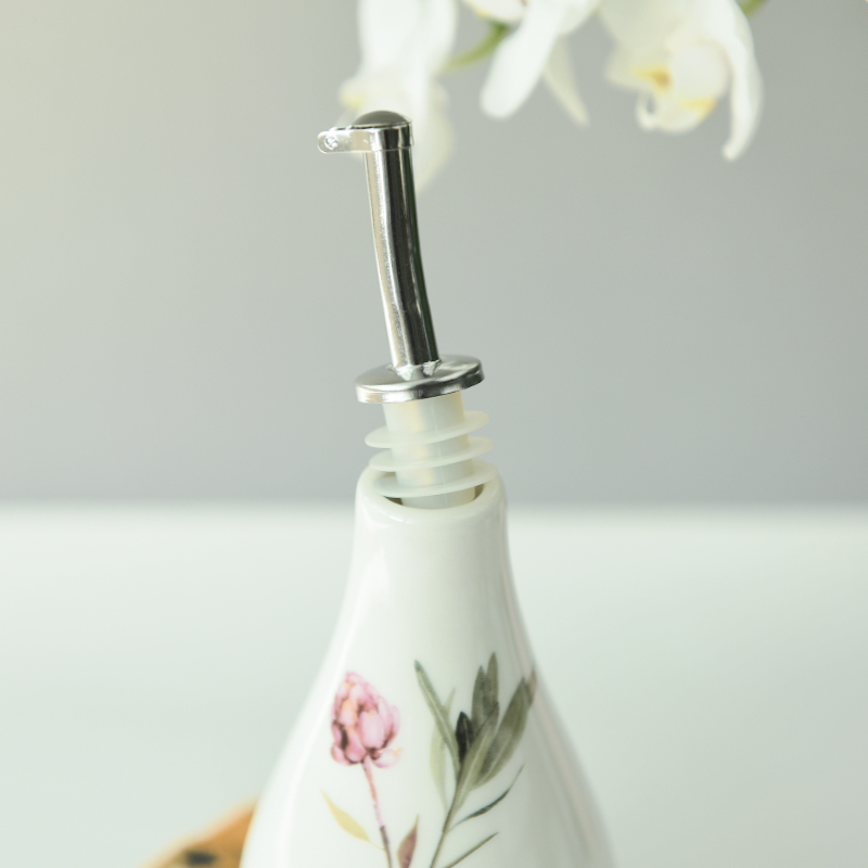 China Dinner Set Garden Charger Olive Oil Bottle Dispenser Porcelain Vinegar Cruet With Steel